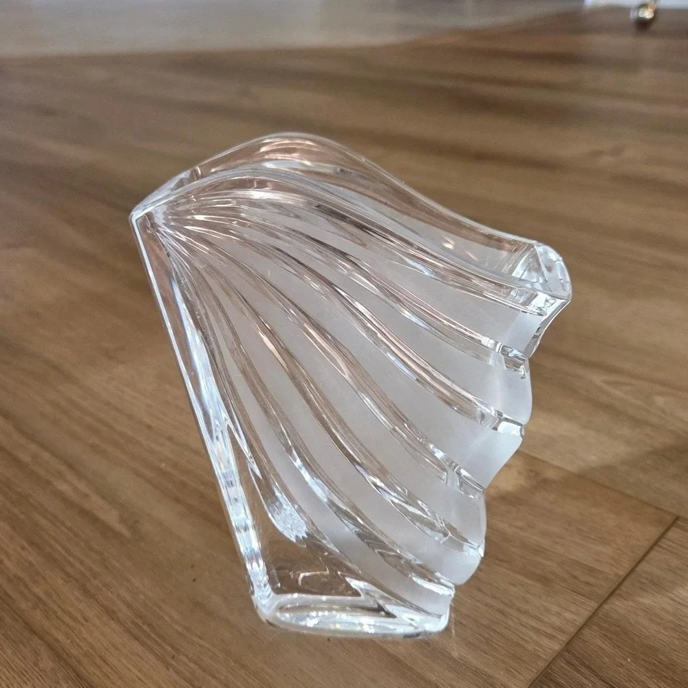 Vintage Art Deco Fan‎ Swirl Frosted Crystal Vase Decorative Accent Piece